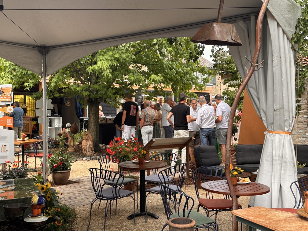 Sfeervol feest in de tuin van Schelleboom in Oosterhout