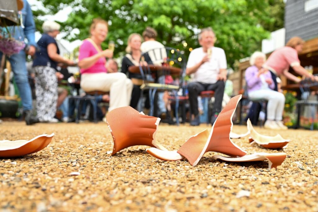 Scherven in de historische Scherventuin van Schelleboom in Oosterhout